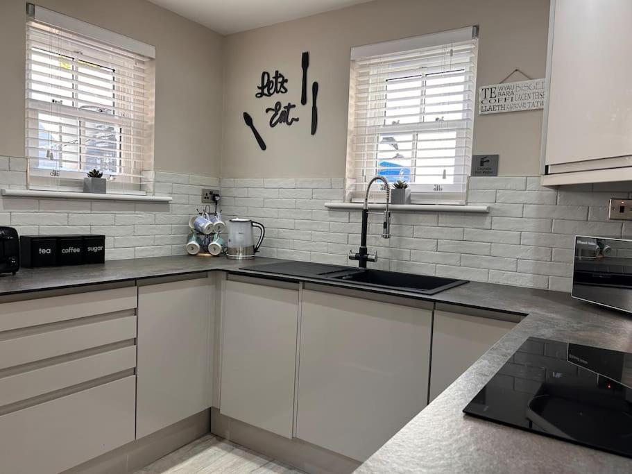3 Bedroom In With Parking Sleeps 4 Сasa de vacaciones Conwy