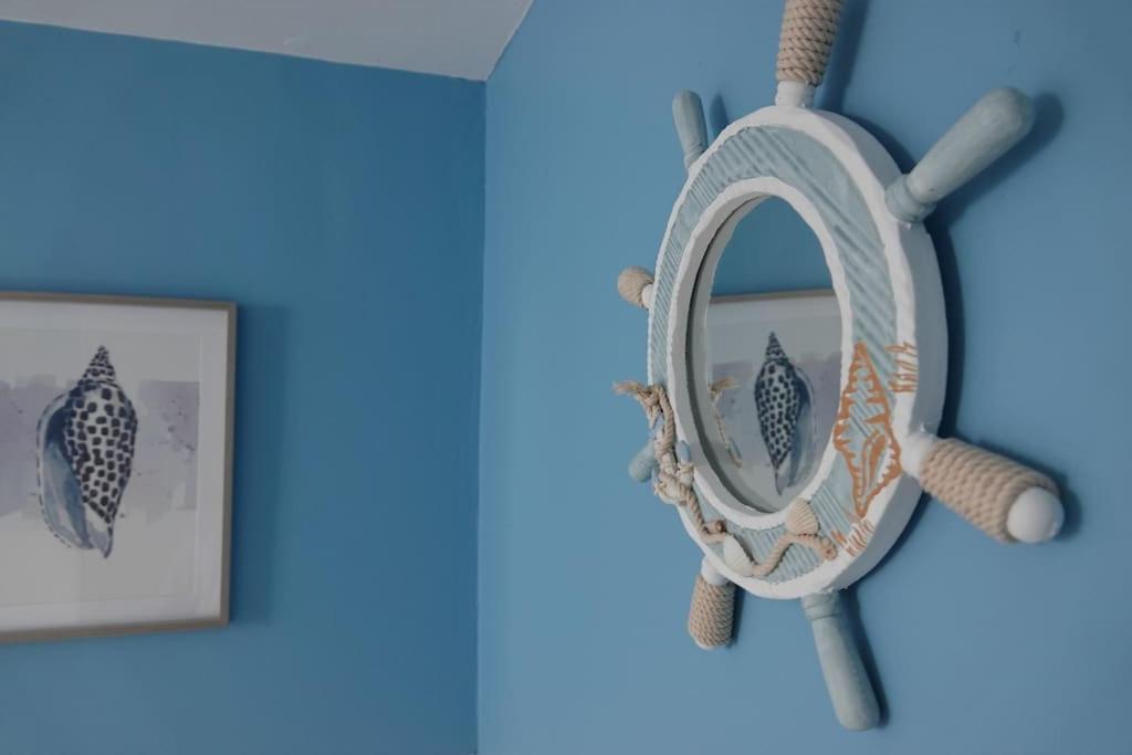 3 Bedroom In With Parking Sleeps 4 *